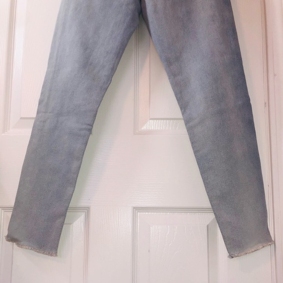 Levi’s juniors “mom jeans” (24) - Picture 8 of 8